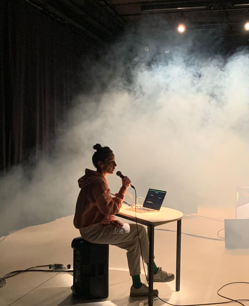 8936 chansons, performance at Boom'Structur, CDCN Clermont-Ferrand, photo by Banu Cennetoğlu