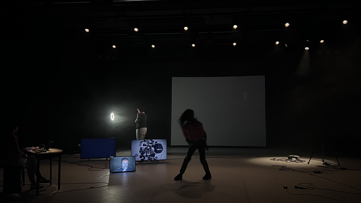 8936 chansons, performance at Boom'Structur', photo by Banu Cennetoğlu