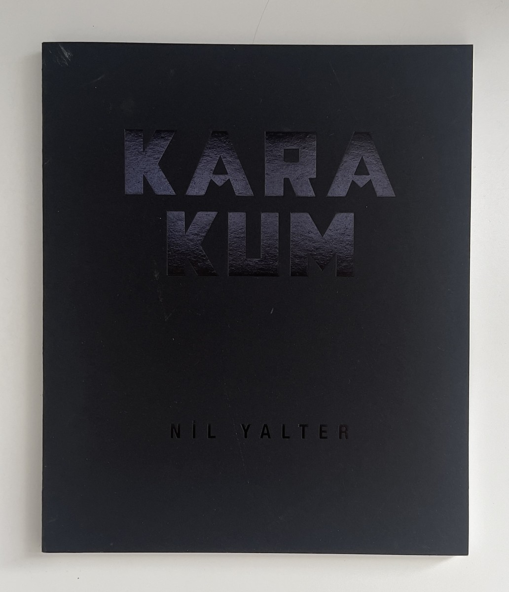 Nil Yalter's "Kara Kum" exhibition at Galerist, Istanbul, 2018. Curatorial direction, performance direction and text by Melis Tezkan